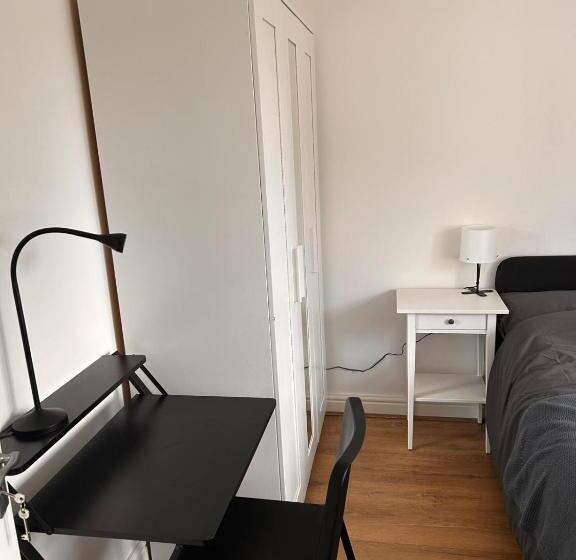פנסיון Rooms In London Next To Tube And Wimbledon