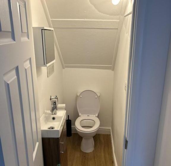 פנסיון Rooms In London Next To Tube And Wimbledon