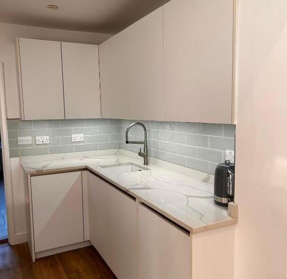 פנסיון Rooms In London Next To Tube And Wimbledon