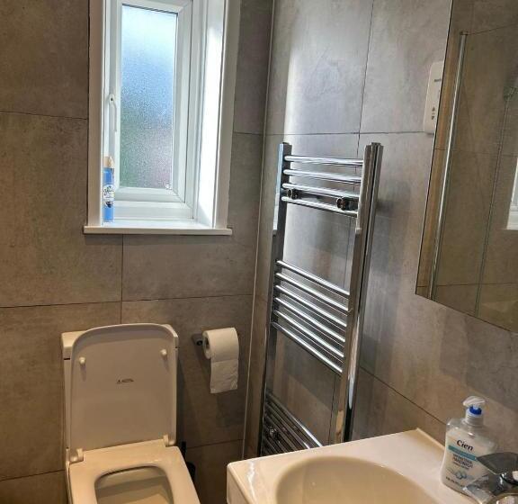 פנסיון Rooms In London Next To Tube And Wimbledon