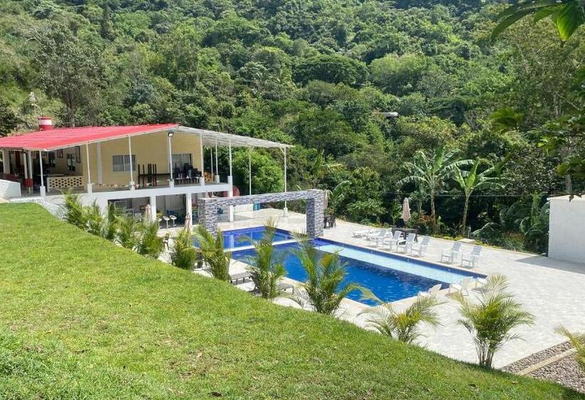 Kurort Finca Villa Carmen, Vía Magdalena