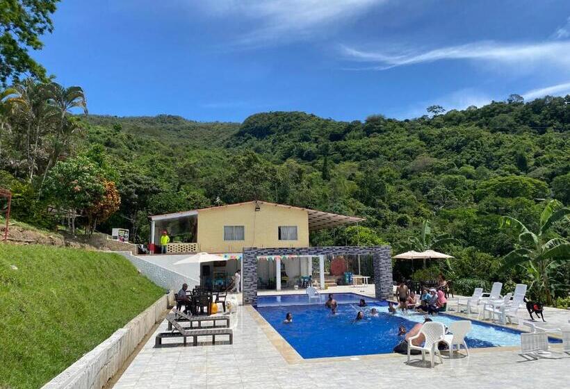 Kurort Finca Villa Carmen, Vía Magdalena