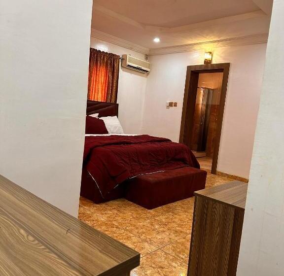 تختخواب و صبحانه Savlux Apartment