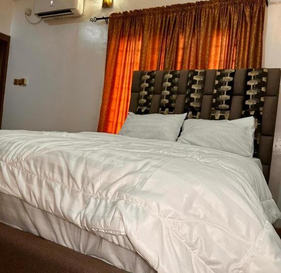 تختخواب و صبحانه Savlux Apartment