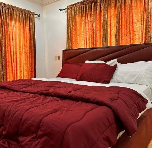 تختخواب و صبحانه Savlux Apartment