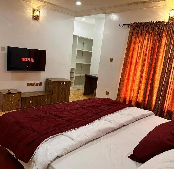 تختخواب و صبحانه Savlux Apartment