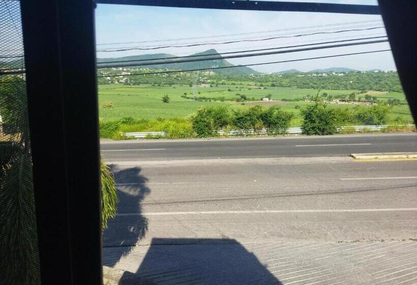 هتل کپسول El Oasis