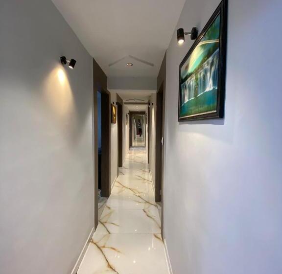 Szálloda Hira Palace