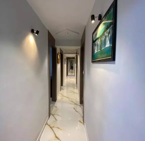 ホテル Hira Palace