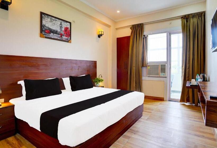 Super Hotel O The Viraaj Banquet &