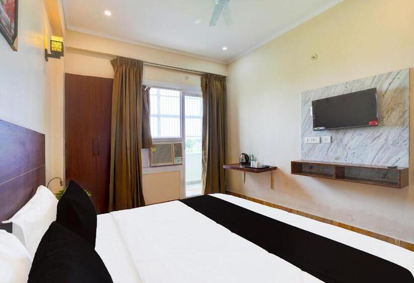 Super Hotel O The Viraaj Banquet &