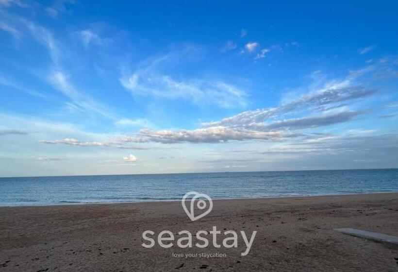 Hotel Sail Penthouse   Beach & Parking