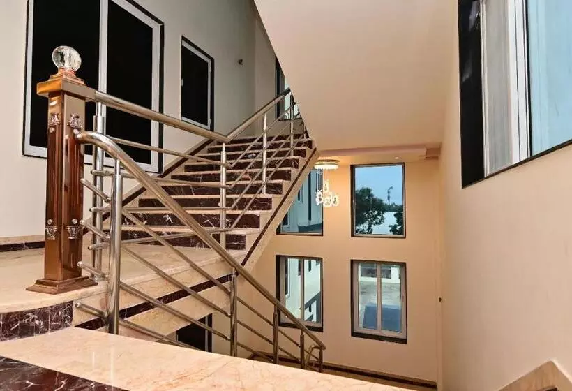 Hotelli Vedika Garden