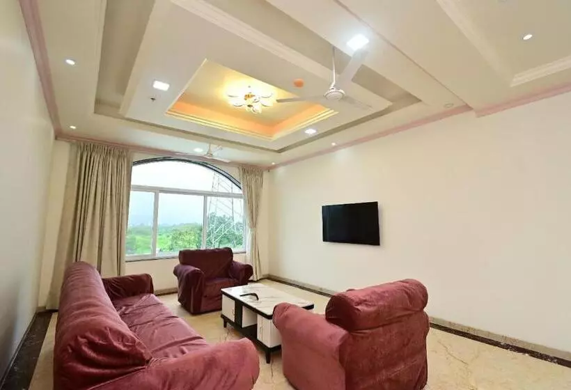 Hotelli Vedika Garden