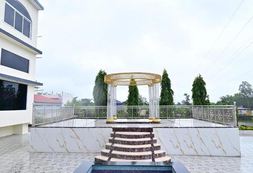 Hotel Vedika Garden