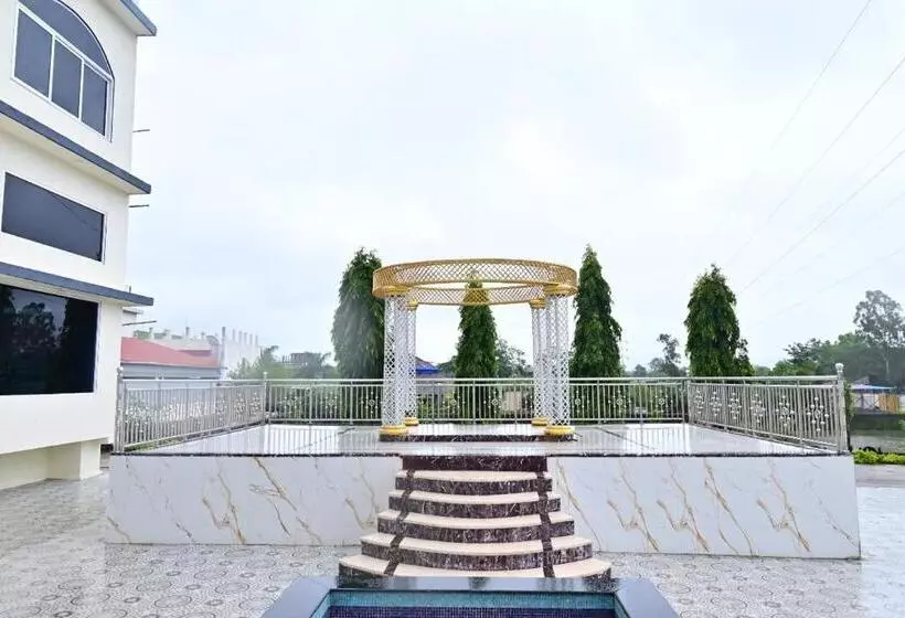 Hotelli Vedika Garden