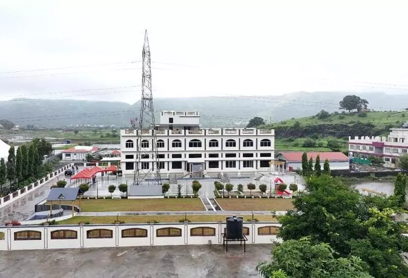 Hotelli Vedika Garden