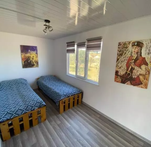 پانسیون Ak Ilbirs   Snow Leopard Guesthouse