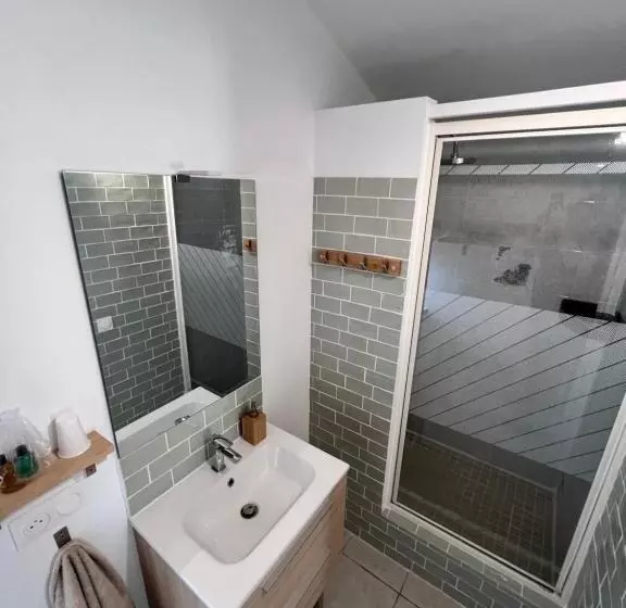 ペンション Chambre D Hôte Lavande Lit King Size Double Lits Jumeaux Salle De Bain Et Terrasse Privatives