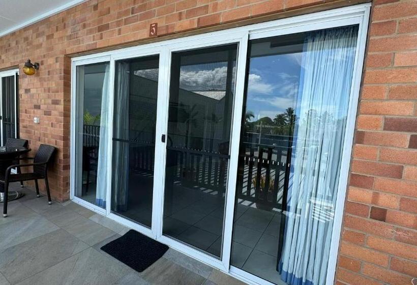 הוסטל Accom Kc S