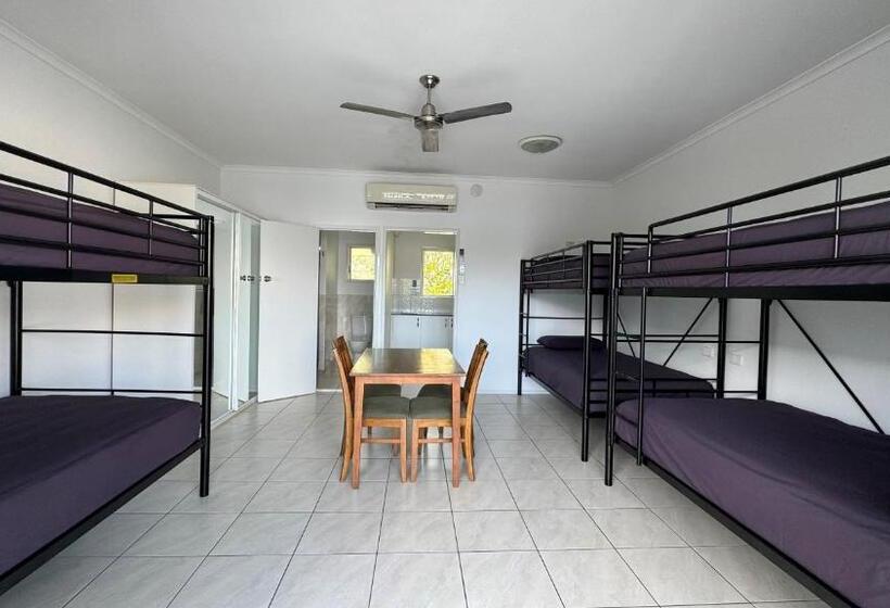 הוסטל Accom Kc S