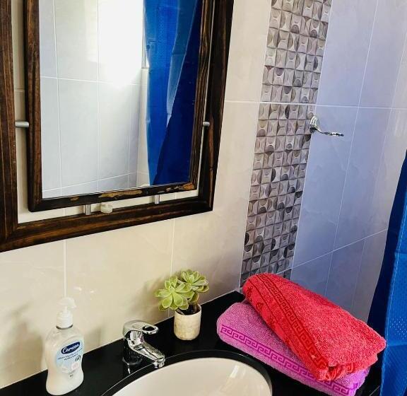 هاستل Rileys Home