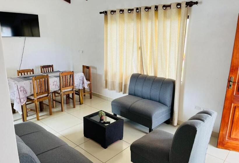 هاستل Rileys Home