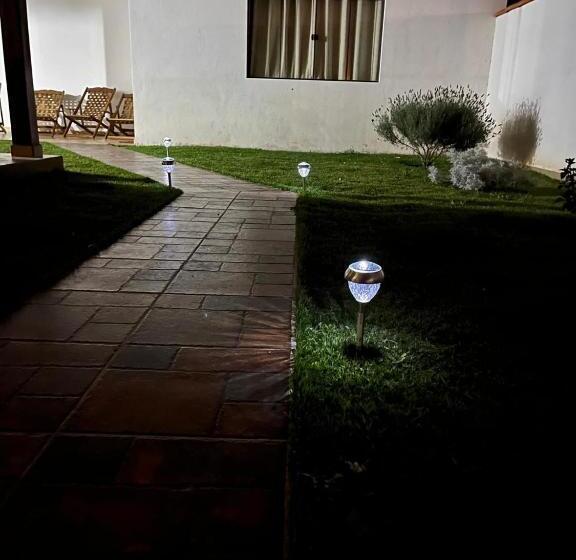 هاستل Rileys Home