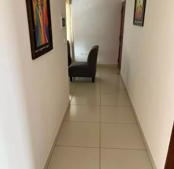هاستل Rileys Home