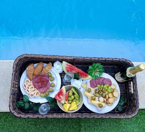 تختخواب و صبحانه Villa Manuel