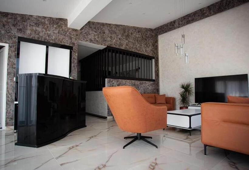 هتل Mountain Maison