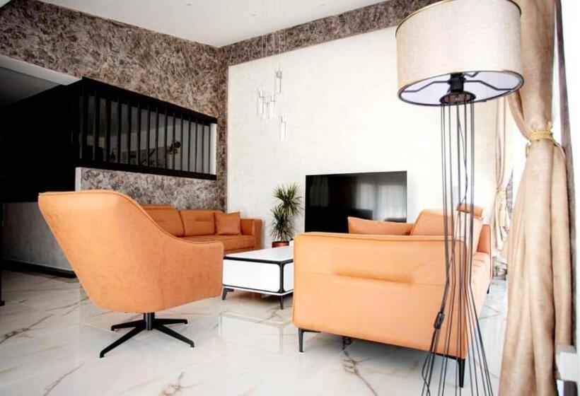 هتل Mountain Maison