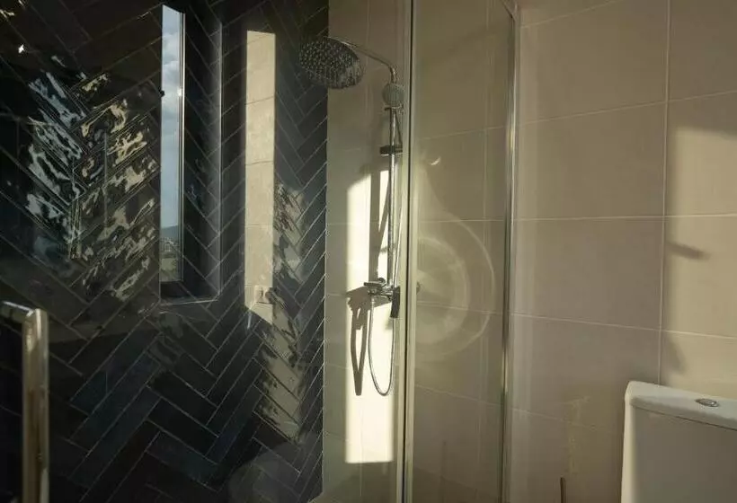 هتل Naubari Estate