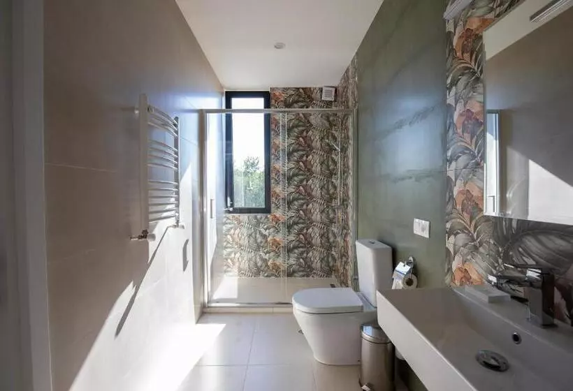 هتل Naubari Estate