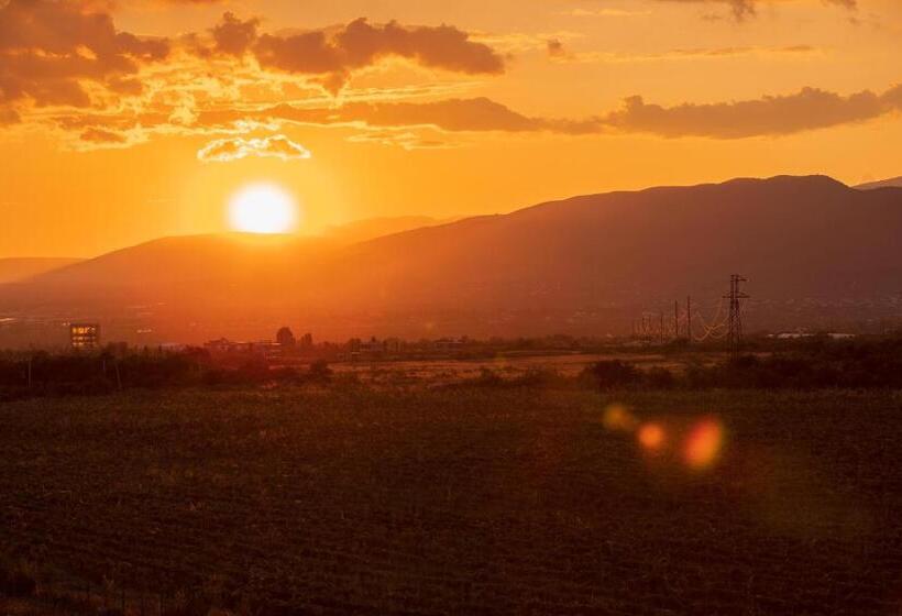 ホテル Naubari Estate