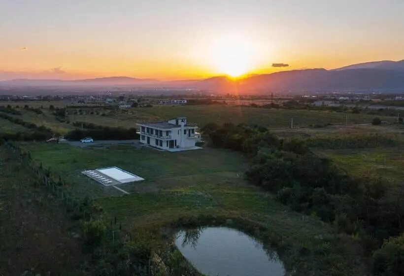 هتل Naubari Estate