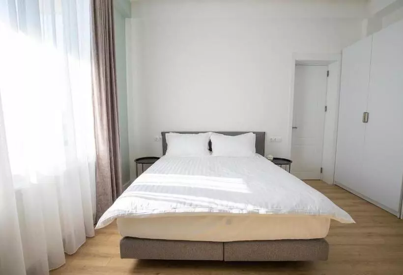 هتل Naubari Estate