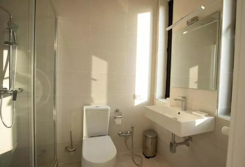 هتل Naubari Estate