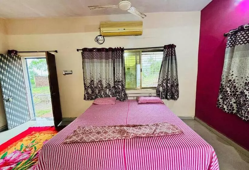 Hotelli Royal Villa Resort