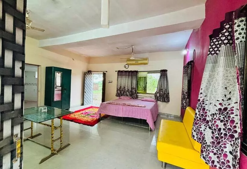 Hotelli Royal Villa Resort