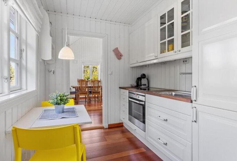 Пансион Beautiful House In Risør