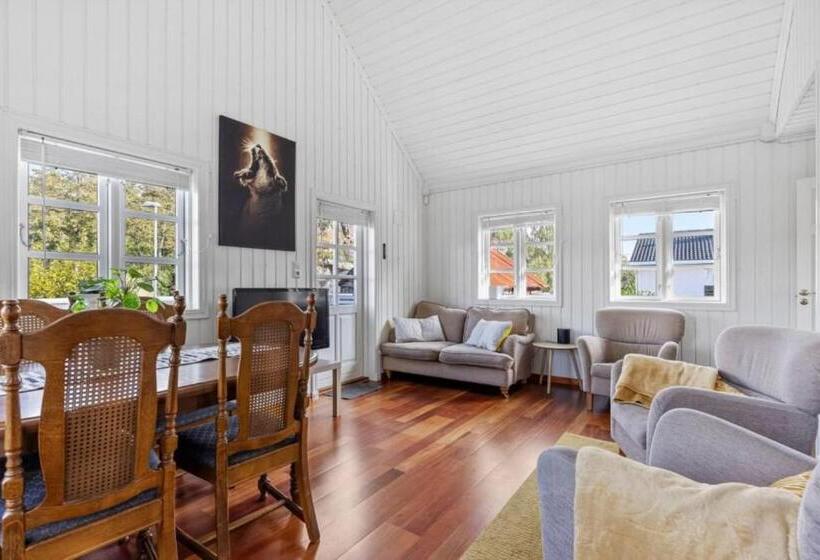 Пансион Beautiful House In Risør