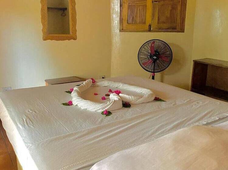 پانسیون Room In Bb Beach Hotel Room For 6 P Pool Breakfast And Fan