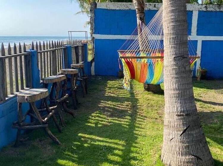 پانسیون Room In Bb Beach Hotel Room For 6 P Pool Breakfast And Fan