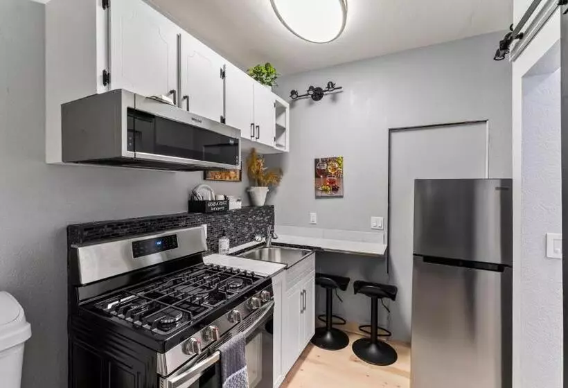ペンション Stylish Studio Suite Near Downtown