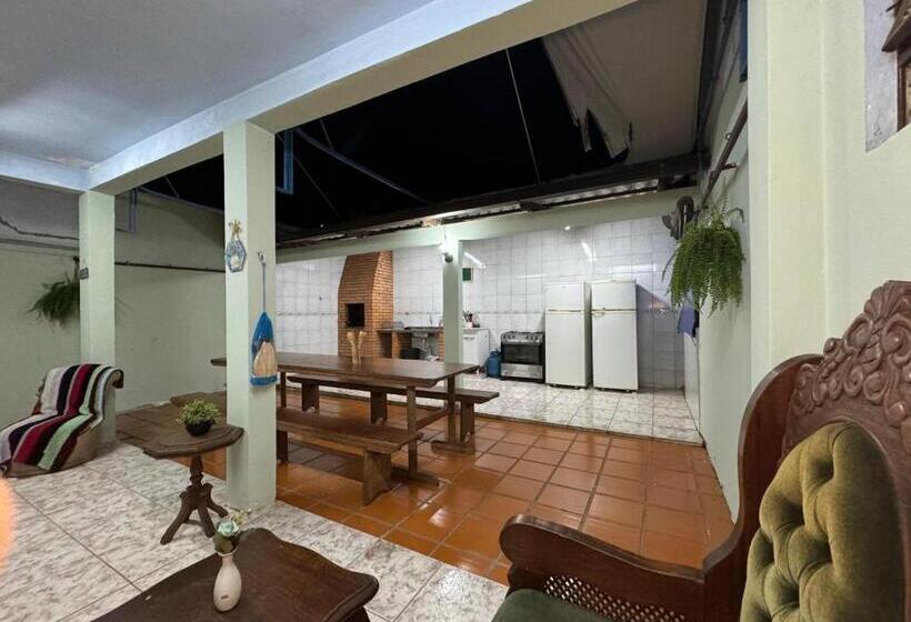 پانسیون Triana Guest House