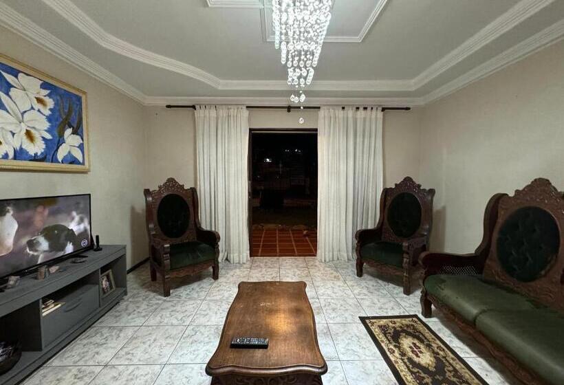پانسیون Triana Guest House