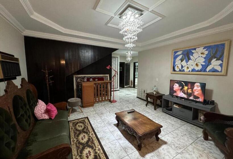 پانسیون Triana Guest House