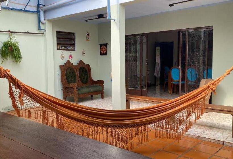 پانسیون Triana Guest House