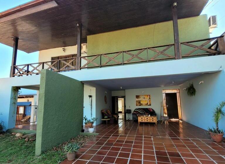 پانسیون Triana Guest House